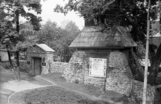 St. Nicholas' church's gate and belfry 
(Mykola Zharkikh's archive, negatives collection,  275-26, 1.09.1984).